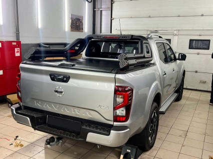 mekhanicheskaya-rolleta-na-kuzov-nissan-navara-d23 (5)